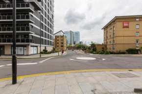 Excel Apartment for Business Travellers, London
